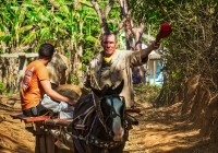 cuban-farmers-on-loaded-cart-on-path-towards-vi%c3%b1ales